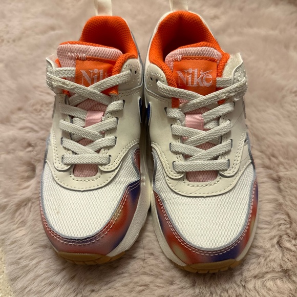 Size 10 toddler nike sneakers - Picture 2 of 4